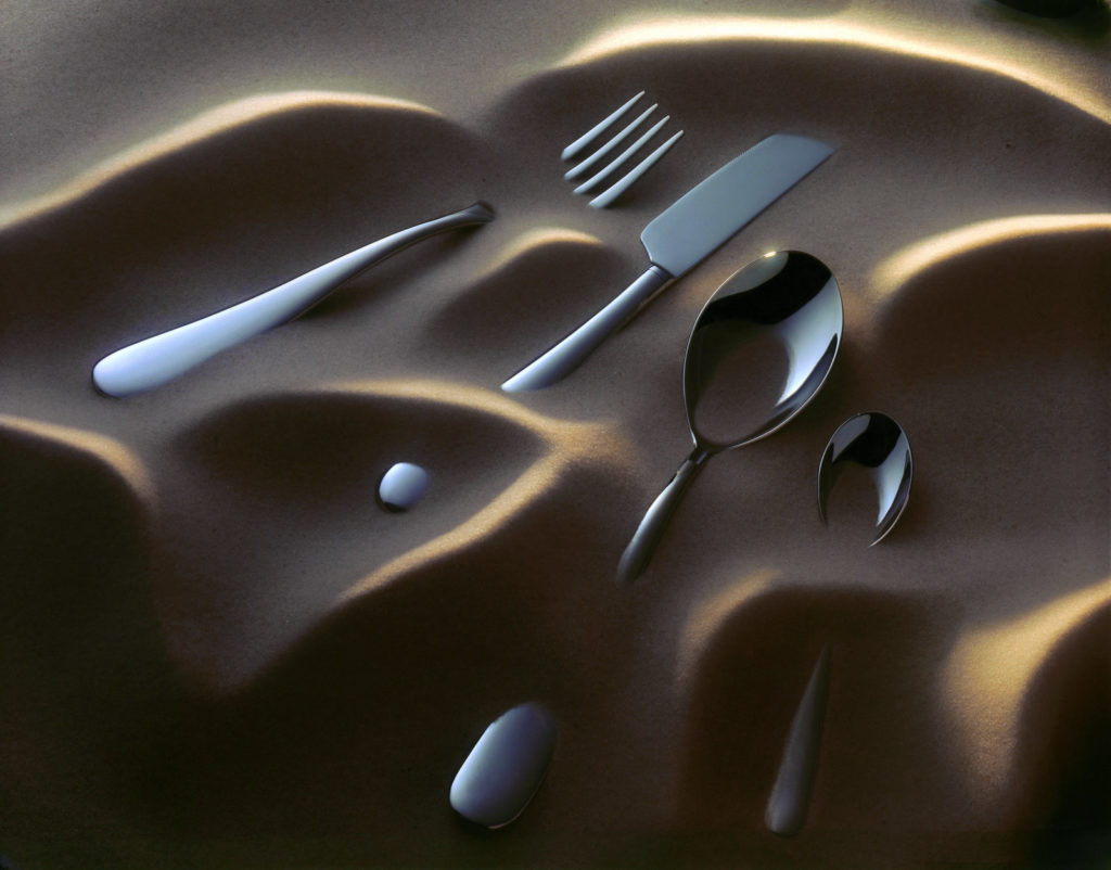 Besteck im Wüstensand - Düne im Abendlicht