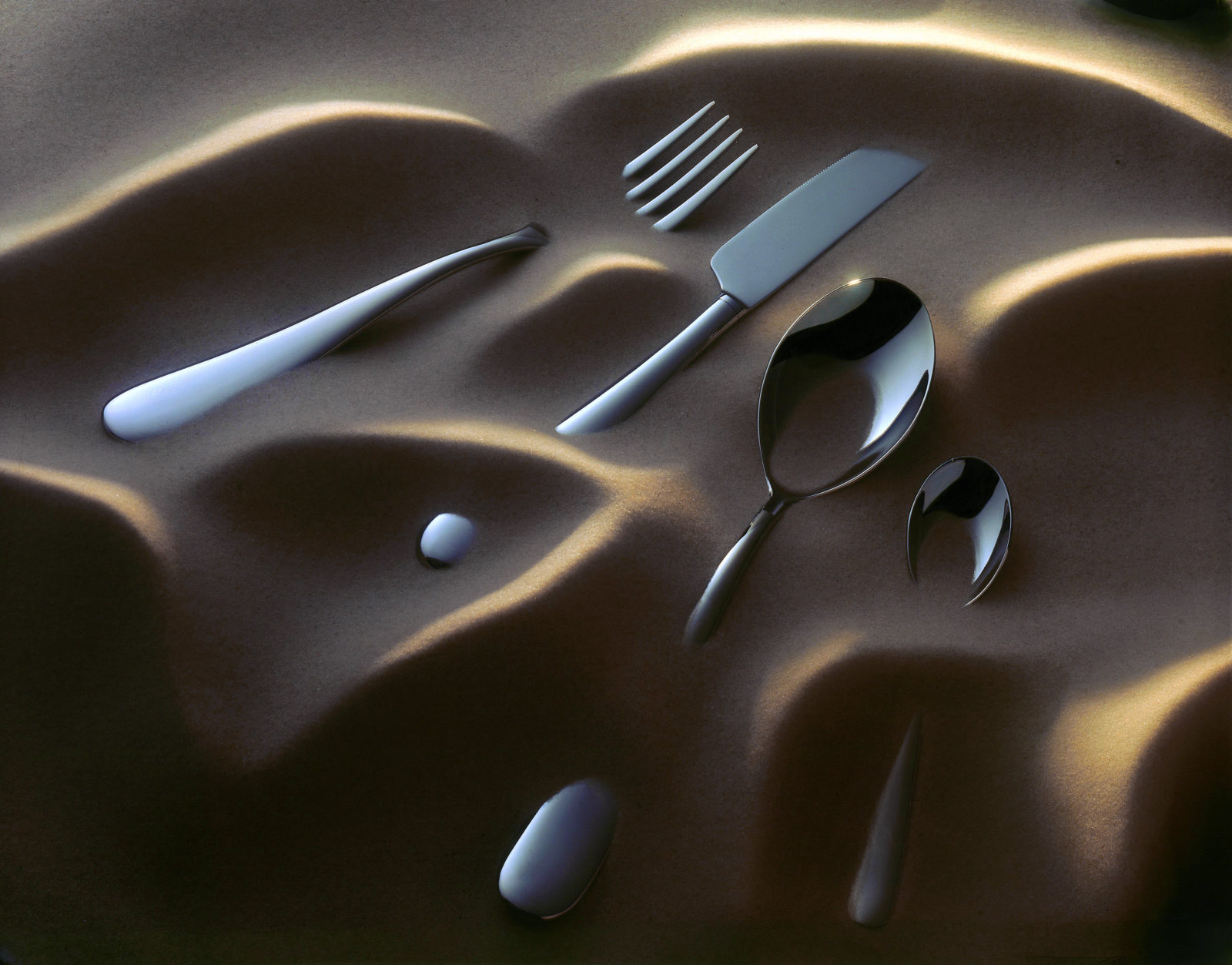 Besteck im Wüstensand - Düne im Abendlicht